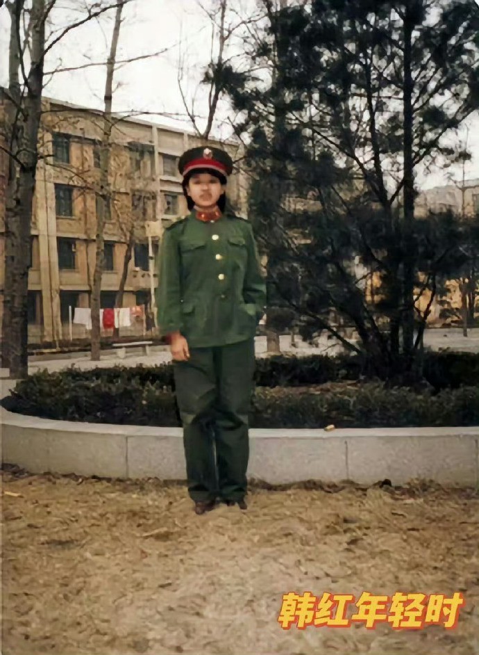 韩红自曝曾经是校花，看了她18岁照片后，果然没骗人​​​