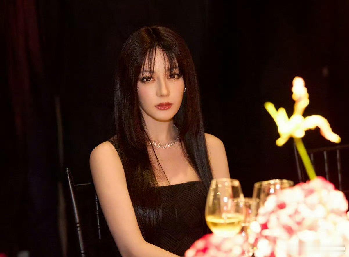 感觉精修也看得出眼妆不好看​​​
