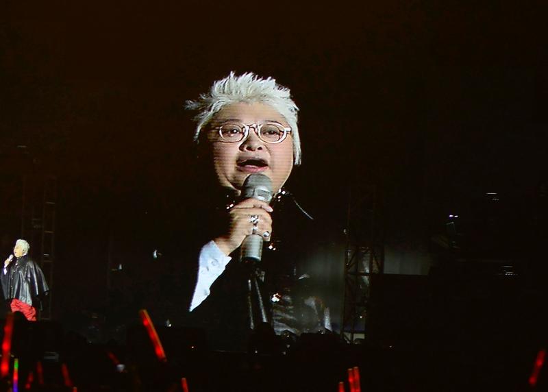 韩红这次可能有点欠考虑。她没想到，在北京演唱会上替孙燕姿说出匿名捐款的事，反