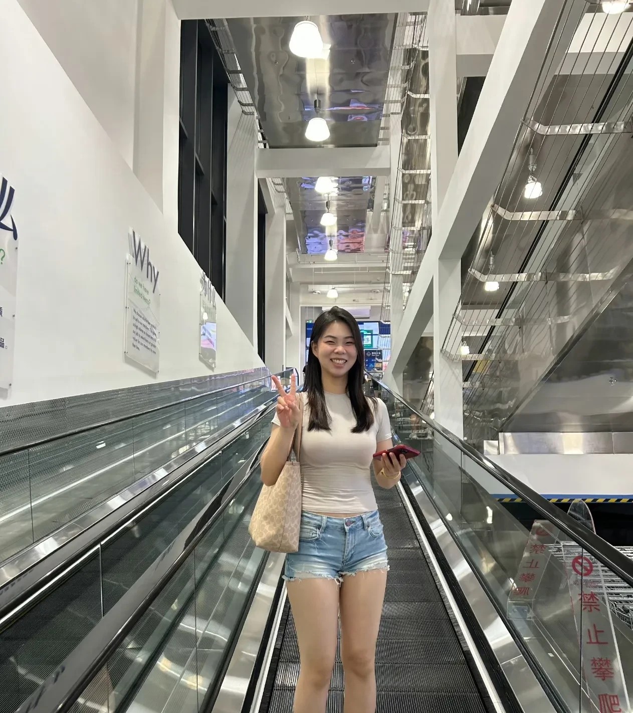 这才是正常人该有的身材，摄影本来对这个身材要求比较高，意思就是说现实生活中身材看