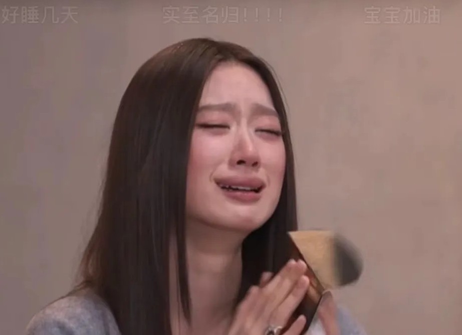 单依纯终于又得第一了，宣布名次的那个瞬间，她的一个表情，就彻底暴