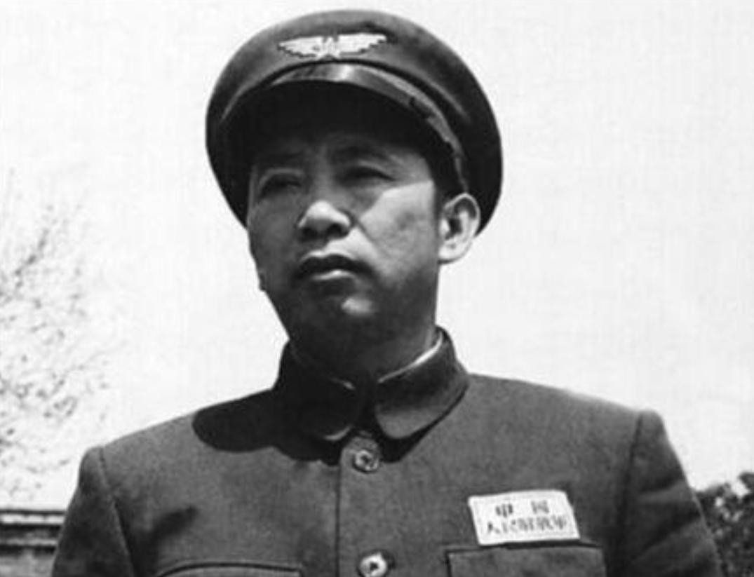 1942年，身在苏联求学的刘亚楼，从归国战友口中得知噩耗：离别时许诺安心等候自