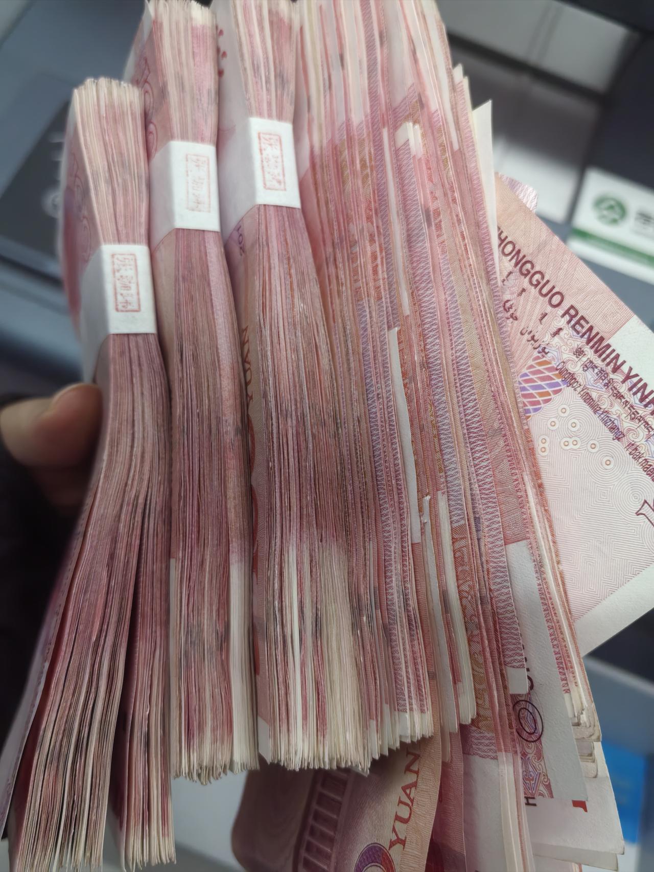 自己养老首先要有养老钱，还要身体健康。养儿防老是中国自古以来的思想，也不能说是