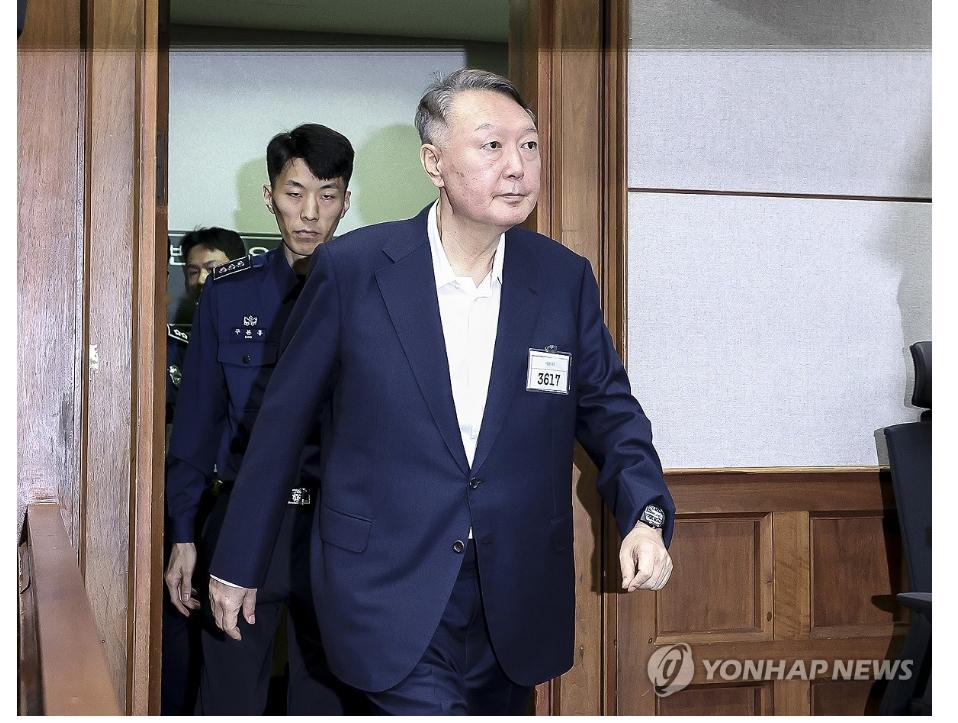 【韩法院审查批捕尹锡悦羁押期或延长引关注】（韩联社）海外新鲜事热点现场韩联社