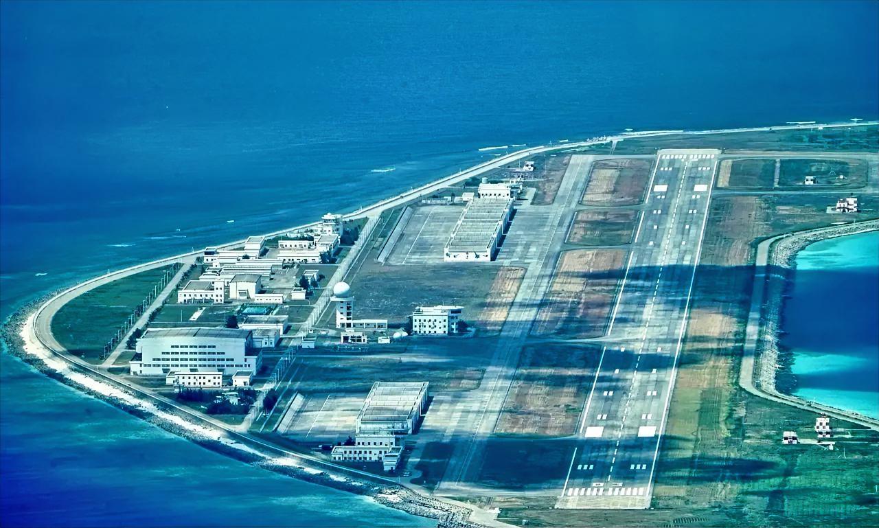 这张航拍图是中国南沙群岛的美济岛，它是南沙群岛中永陆面积最大的人工岛，也是我国南