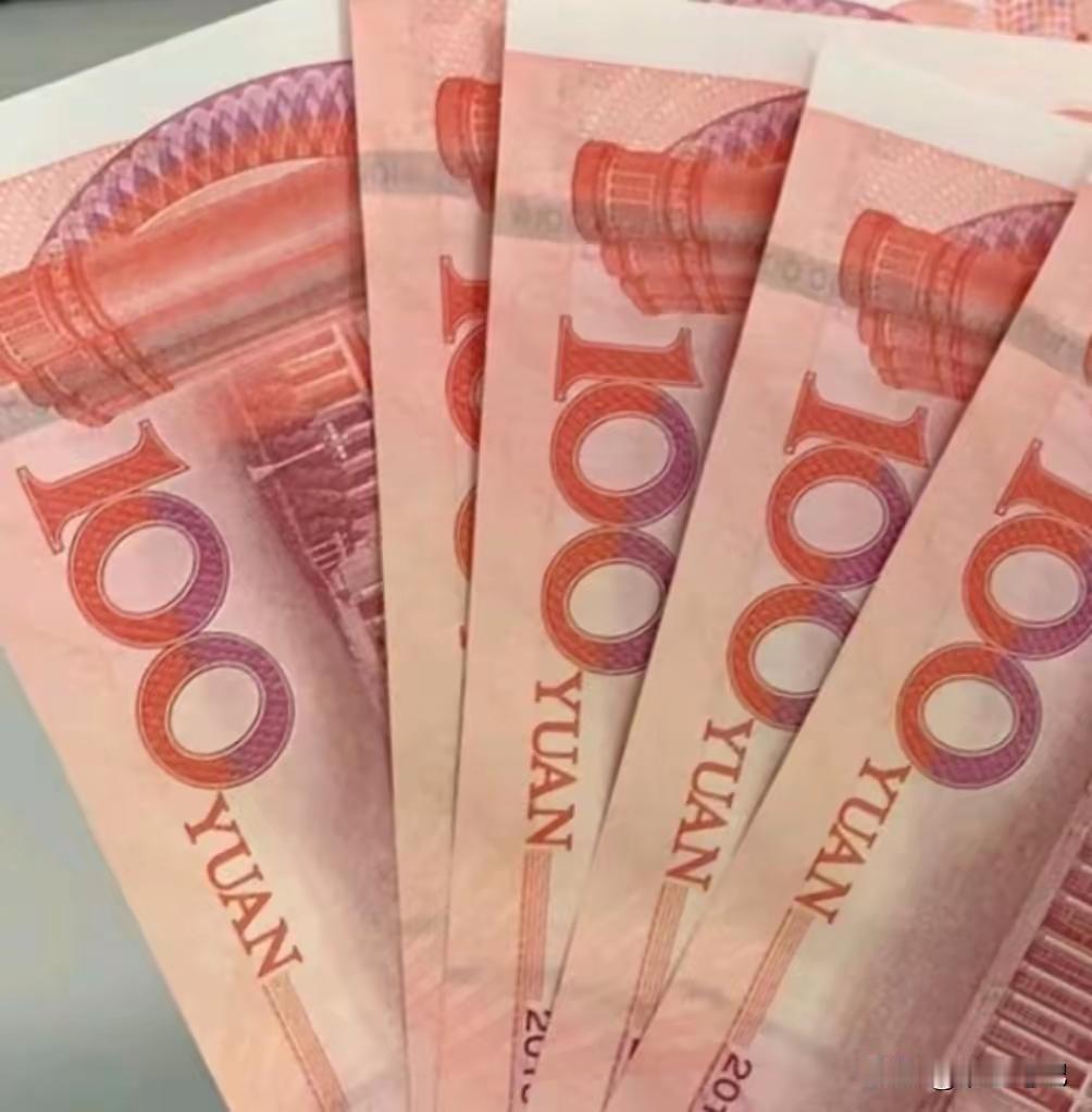 昨天我去我同学家参加她妈妈70岁生日，一共随了500块。没想到回到家我老公问我为