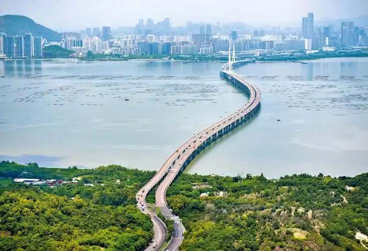 国家“十五五”规划纲要明确提推进港深西部铁路前期工作，这条规划的跨境铁路动脉对广