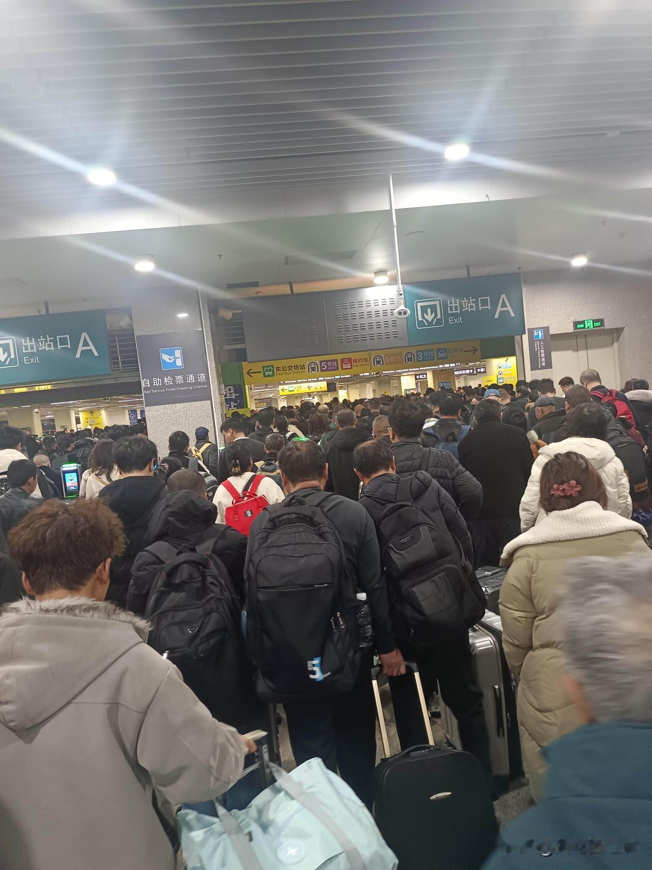 莽撞了，揣着2000块钱来深圳了DAY1花费如下：1.买些面包，26.88块