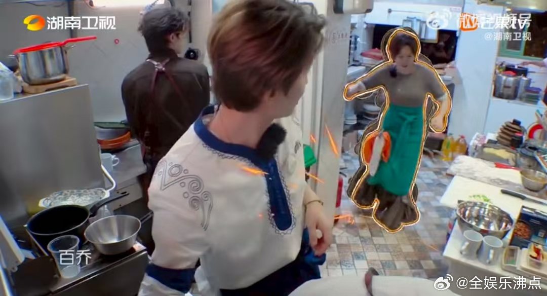 姜妍超绝S型走位中餐厅名场面中餐厅谁没看姜妍这段S型走位？张百乔刷碗不适，她担