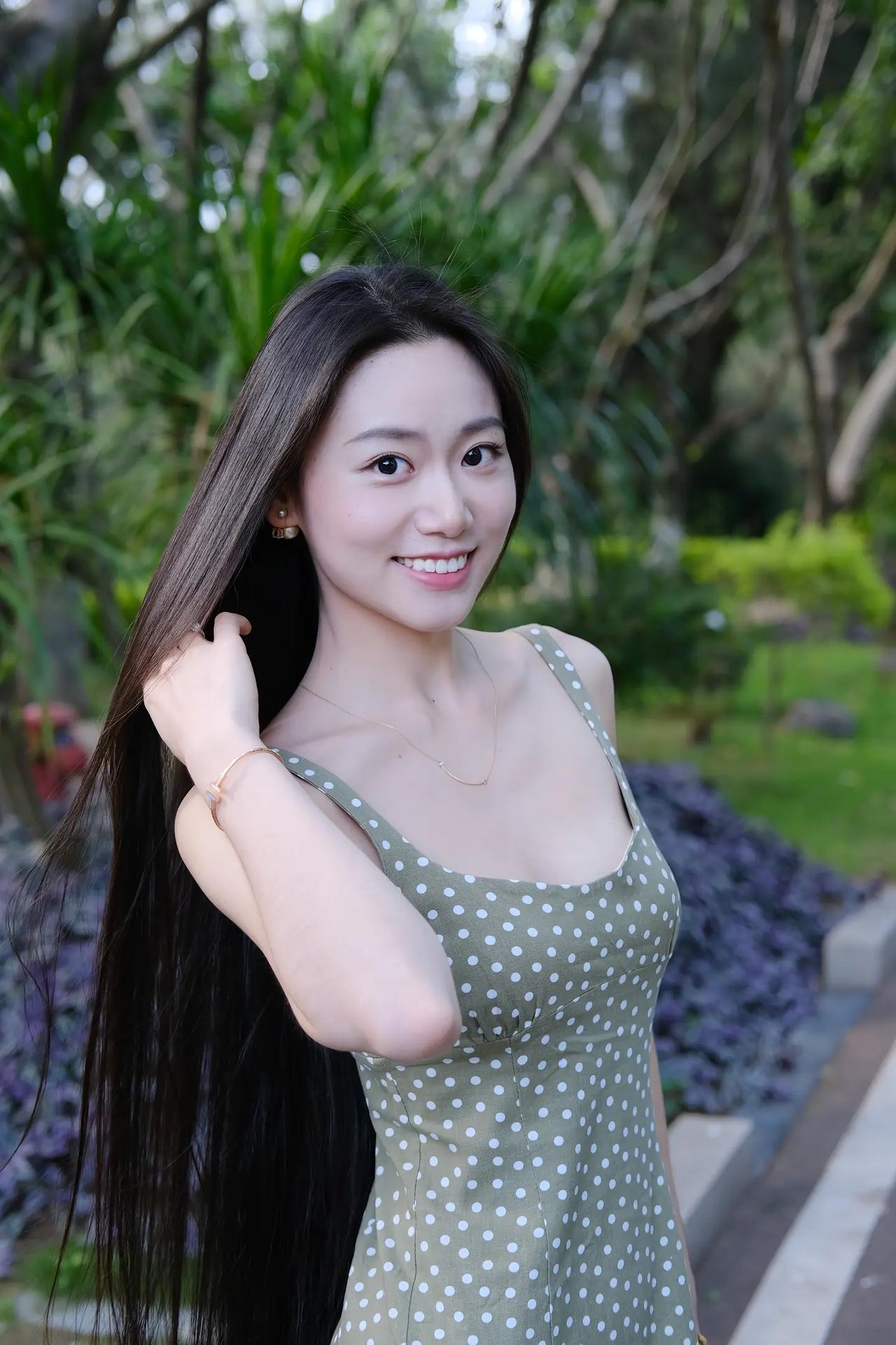 穿过你的黑发我的手