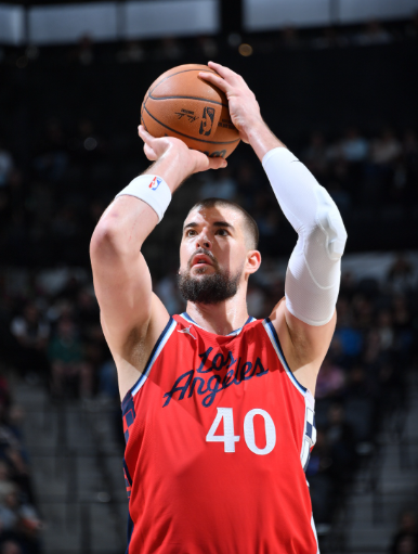 NBA最幸福的男人，祖巴茨今年要进全明星了！上赛季在哈登的喂饼下，祖巴茨场均