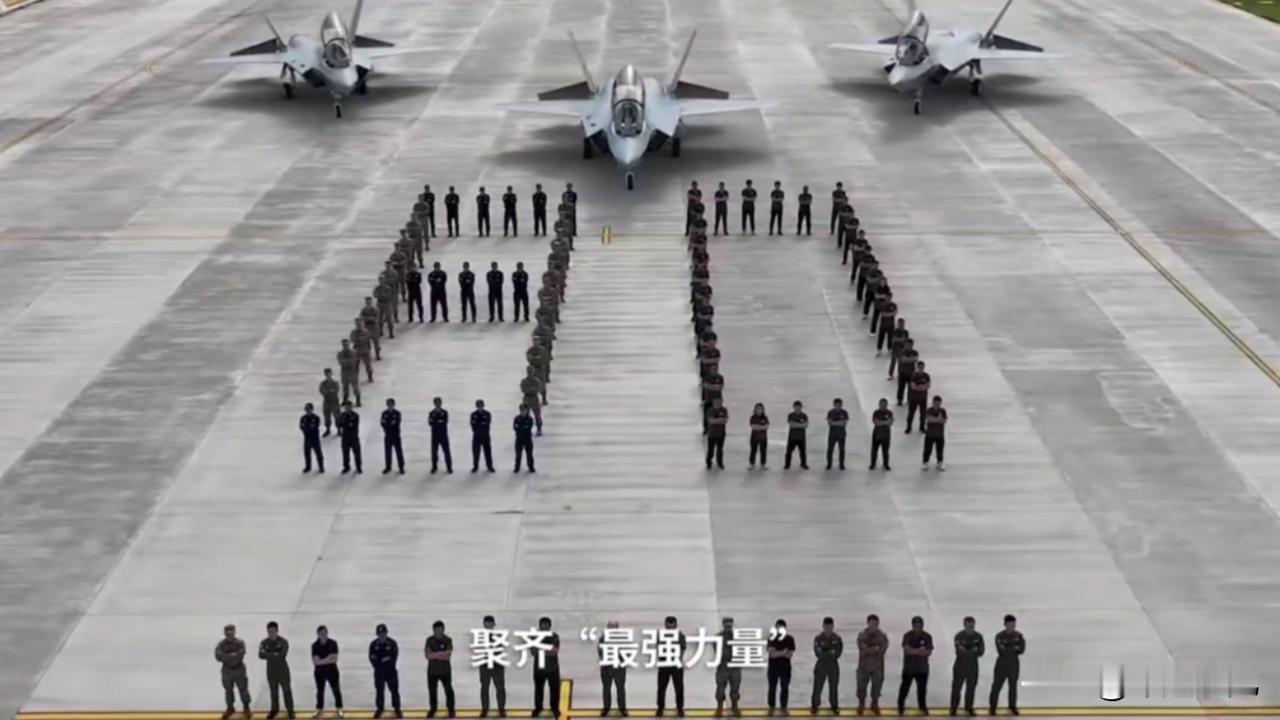 歼35A最新画面曝光，中航工业首次曝光保障画面，三架同框了……这应该是，首次