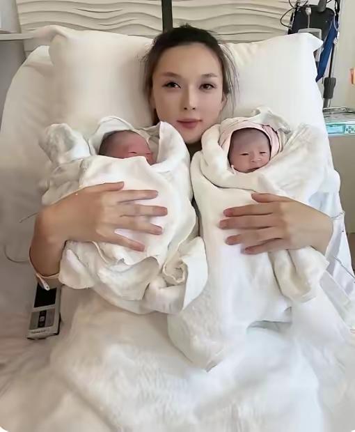 南京的一个女孩儿，怀上了双胞胎。婆家得知是女儿后，居然要求打掉，说家里没钱养女