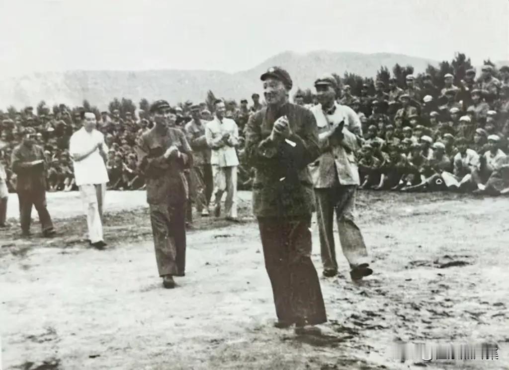 1964年6月，全军大比武时，罗瑞卿大将（前1）、张宗逊上将（前2）、杨勇上将（