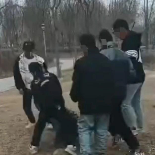 气到发抖！银川12岁小学生小泽独自骑三轮出门，被一群不认识的学生拦路"借车"