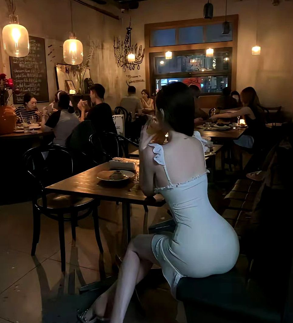 大多数人应该无法抗拒这样身材的美女吧​​​