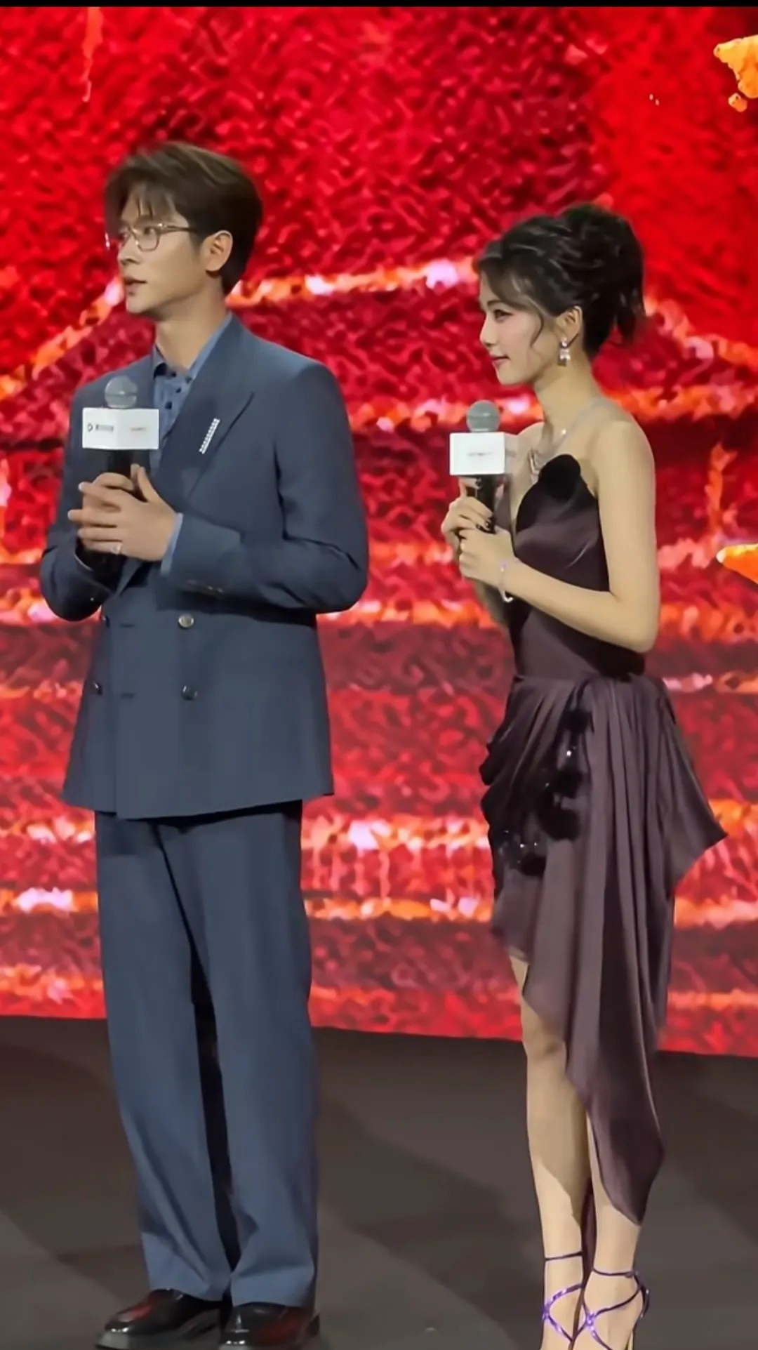 白鹿，这鞋子太难看了，不过脚倒是很美的。