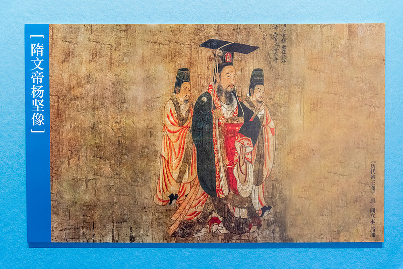 隋文帝杨坚被其子杨广谋害的可能性其实很小。杨广当时已居东宫太子之位，顺利继承大统早成定局，根本无需冒