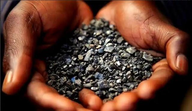 中国又悄悄关上了一扇更要命的门！在稀土还未撕完的时候，中国又加紧了另外一出口，而