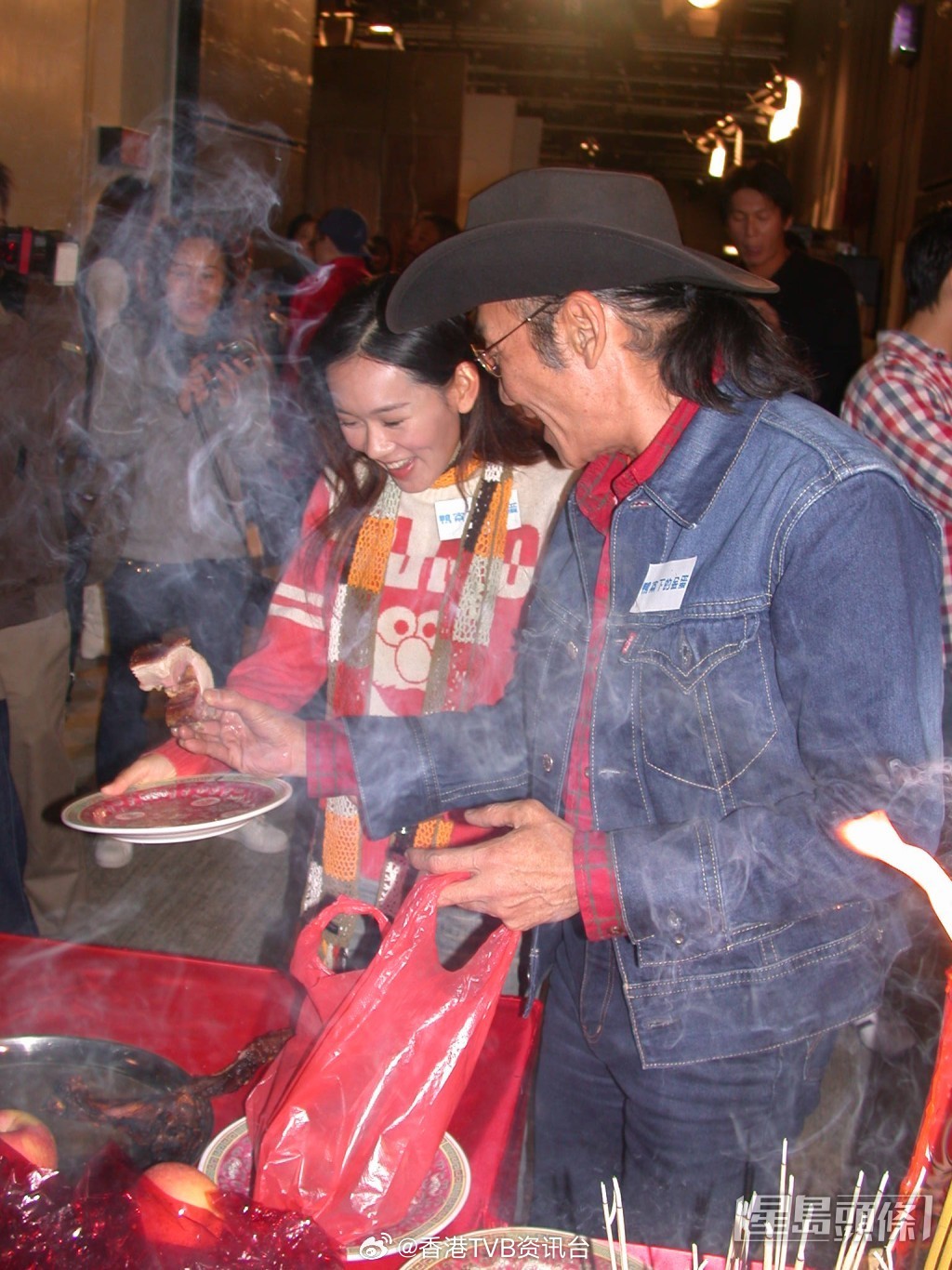 星岛：施明离世丨曾为李泳豪与杨思琦发声赠送四字佛偈暗藏玄机晚年却因儿媳与儿子