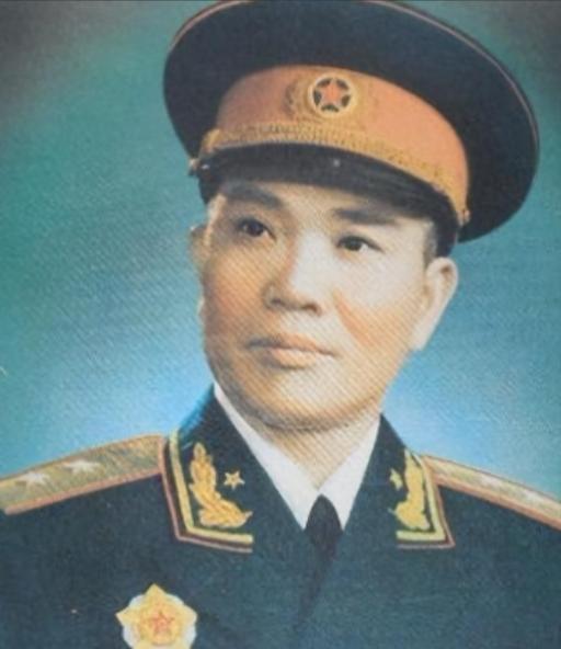 1955年，大授衔前，毛泽东主席审阅拟选名单时，在少将名单中看到了韩伟的名字，不