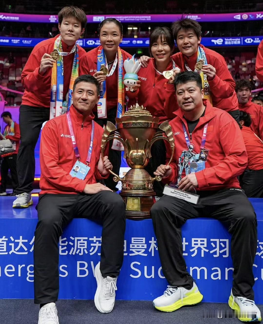 中国羽毛球队的群像总是让人感动[哭哭][哭哭]谁能不爱国羽这个大家庭！昨晚上苏迪