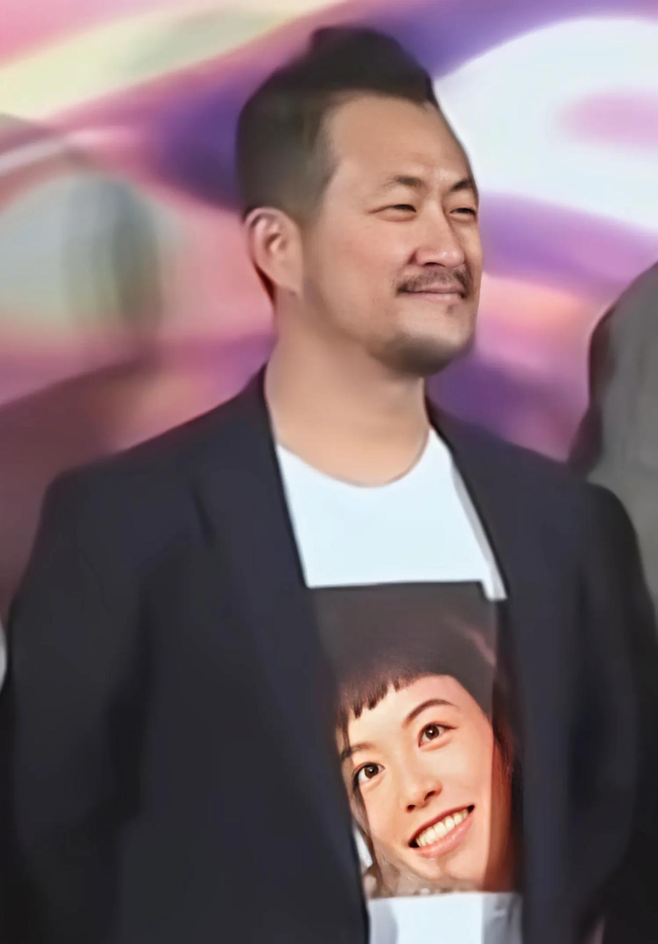 岛内“独派”作家、导演九把刀（本名柯景腾）一句“外来人士请离开”引起蓝营不满，郭