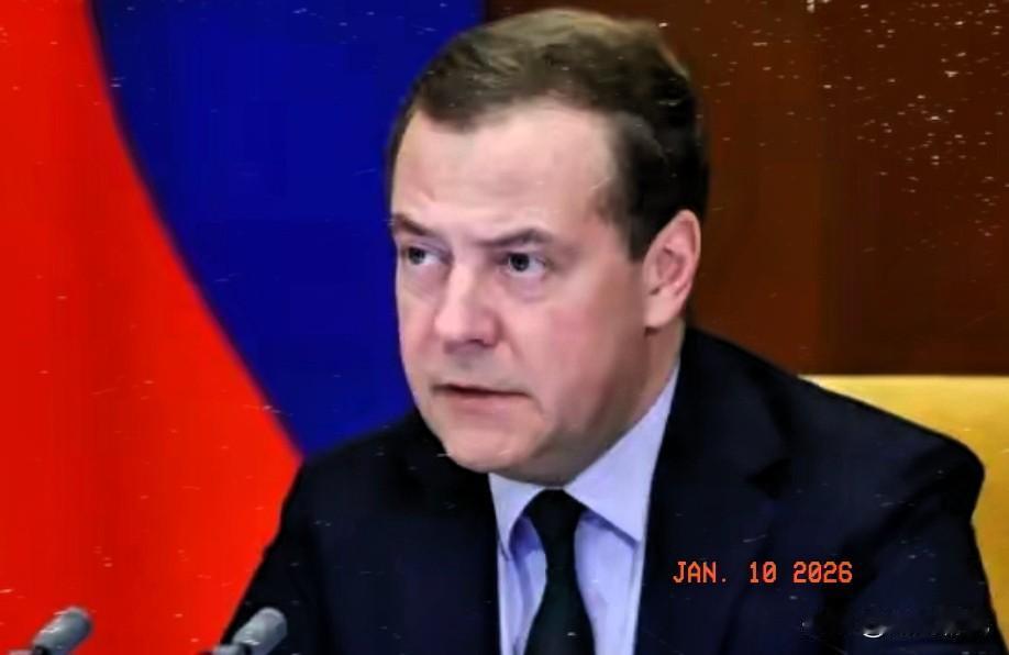 俄罗斯承认，被美国扣押的贝拉一号油轮并不是俄罗斯的油轮，俄罗斯议会副主席梅德韦杰