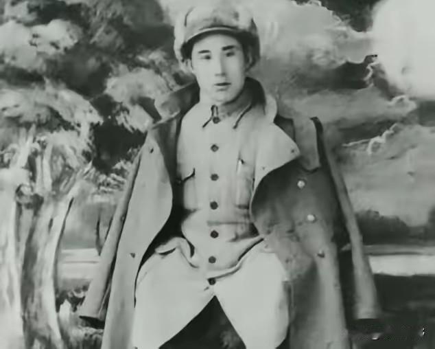 1949年，新中国都快成立了，一个扛过长征、打过淮海的老红军，带着老婆孩子去福建