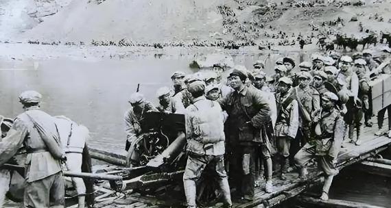 1935年4月，云南滇黔公路上，红军截获一辆卡车。打开一看，所有人都愣住了——里