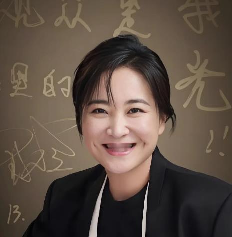 贾玲减肥原因很简单，当演员哪有当导演赚的多。她拍了两部电影，分账的时候一下子搞懂