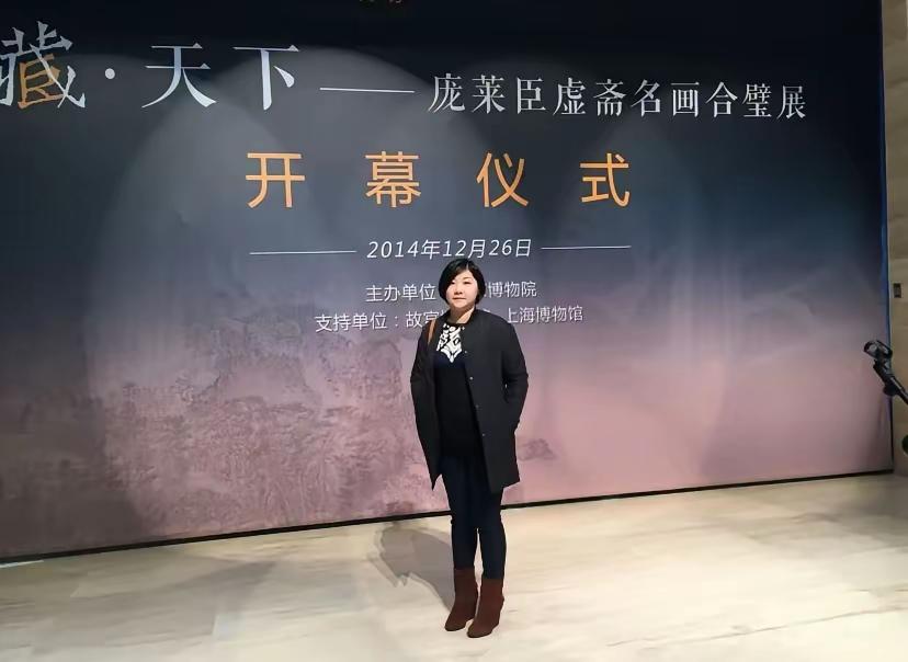 南京博物馆的庞鸥，也是一个关键人。在庞家捐赠文物后，在南京博物馆工作的庞鸥，写