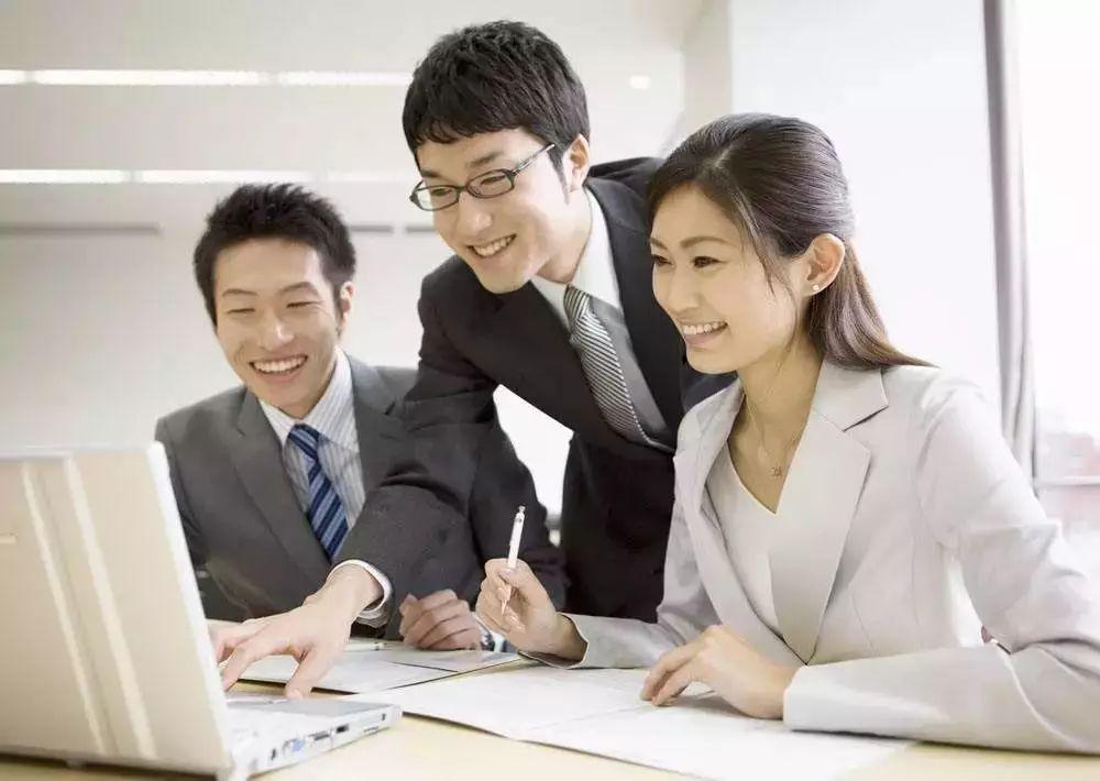 你知道职场潜规则吗？这些你必须知道的暗黑法则！嘿，朋友们，职场里除了拼实力，