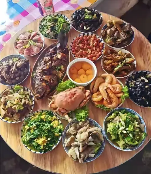 天呐！这一桌菜直接把“家宴排面”拉到宇宙级！