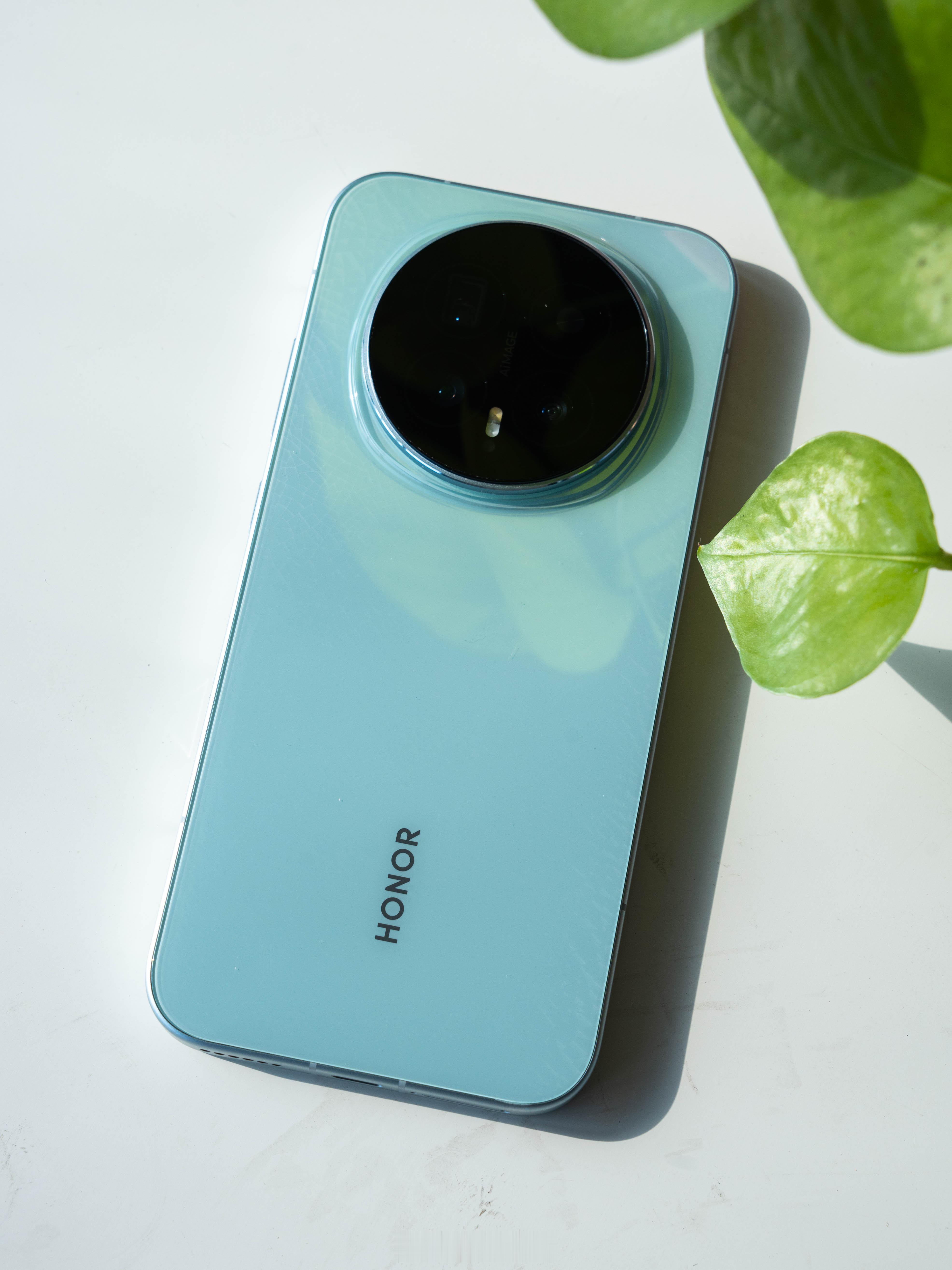 11月30日抽奖奖品：荣耀Magic8手机一台（今年10月才上市的新款手机）16