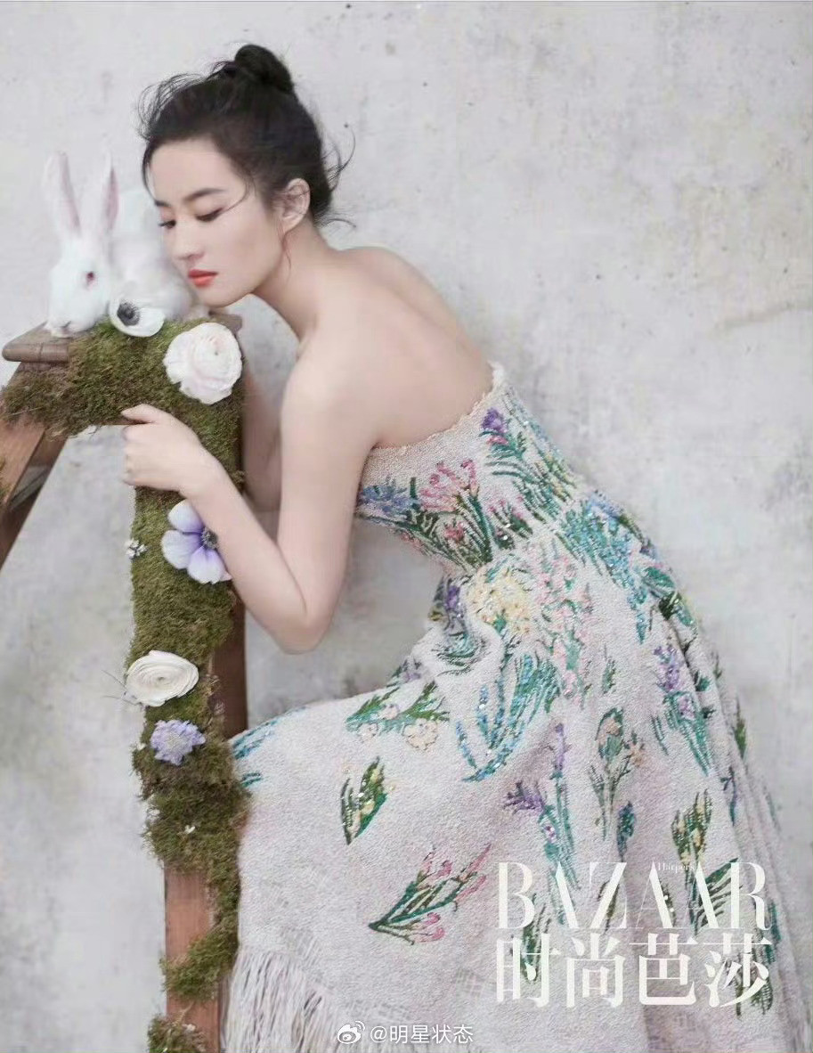 刘亦菲杂志大片神仙姐姐身材有长进哟