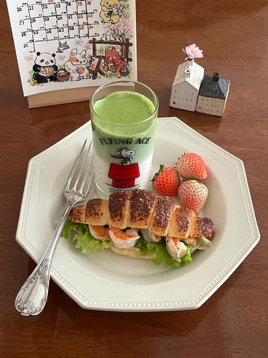 元气早餐｜虾仁芝士盐面包🧀️抹茶拿铁🍵