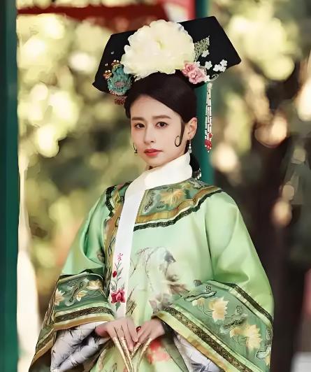 颖儿在《甄嬛传》里饰演“夏迎春”，她爆料：今年4、5月份，在《甄嬛传》的工作群里