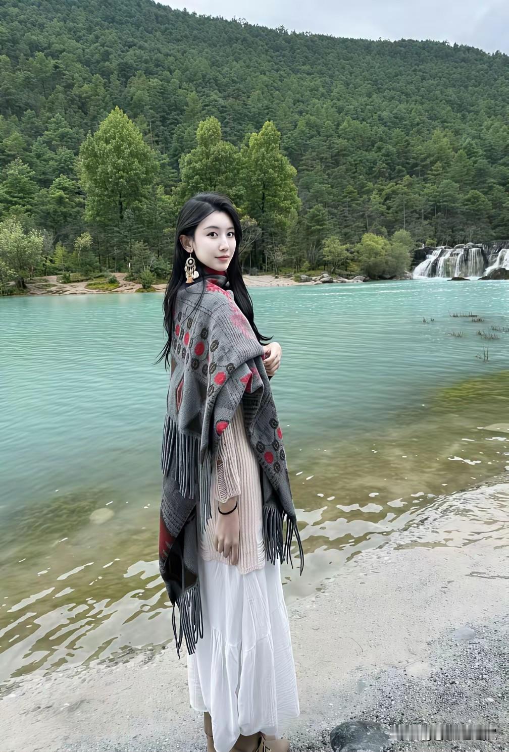 在湖边漫步，感受自然的宁静与美好。