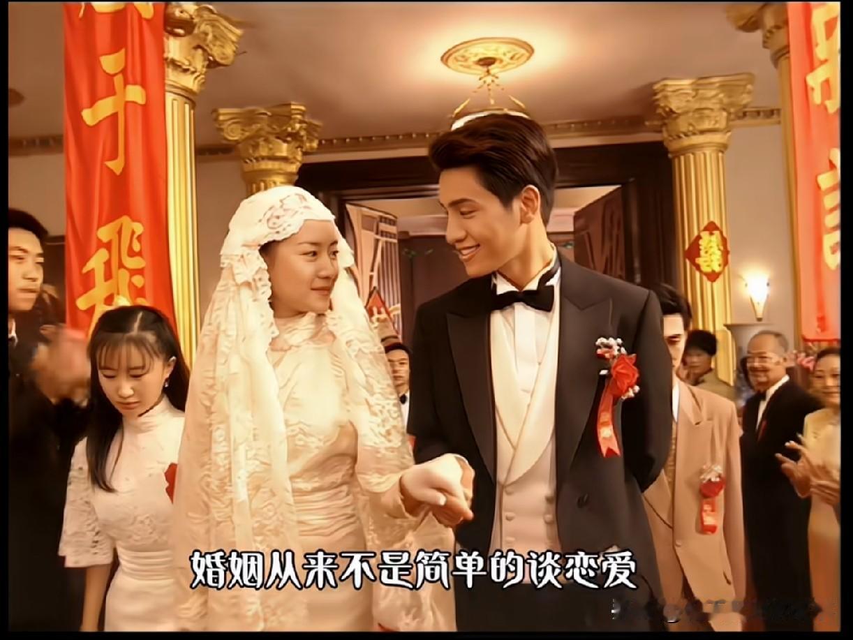 重温《金粉世家》，好多人看完都在感慨：金家败落之后，几位哥哥还能靠着妻子稳住，唯