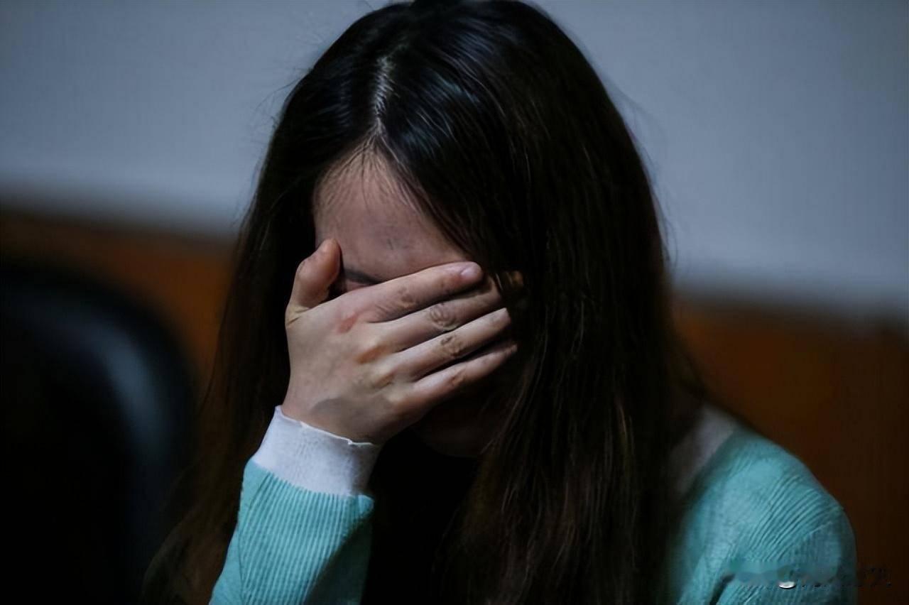 “奔现变悲剧！”广东一男子与网恋女友线下奔现，饭后在公寓房间云雨时，突遭猛烈砸门