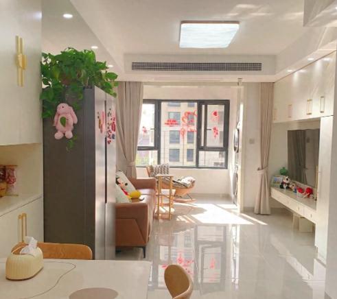 我同事老刘，装修时信誓旦旦说做了半年功课。结果住进去三个月，厨房插座不够用，满地