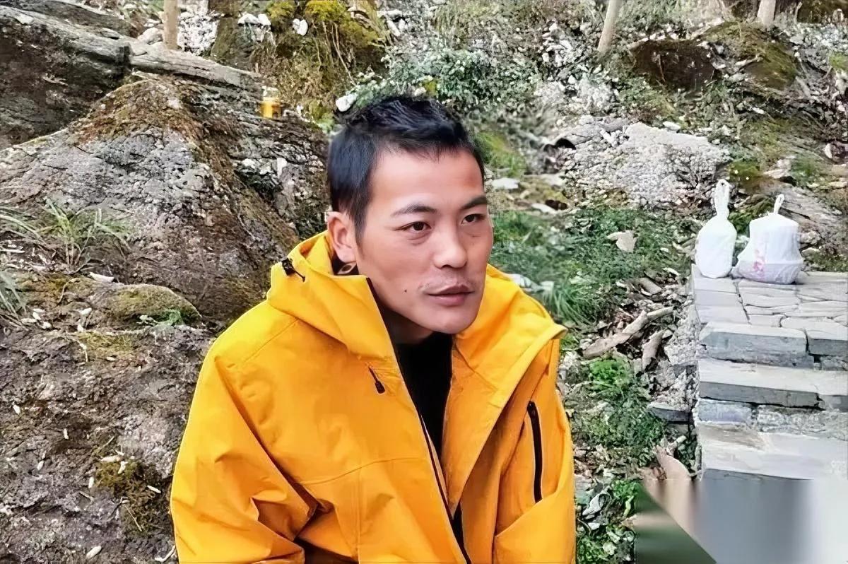 刀疤哥退赛了。不是受伤不是中毒，居然是肠胃闹起了“小脾气”！昨天刷到