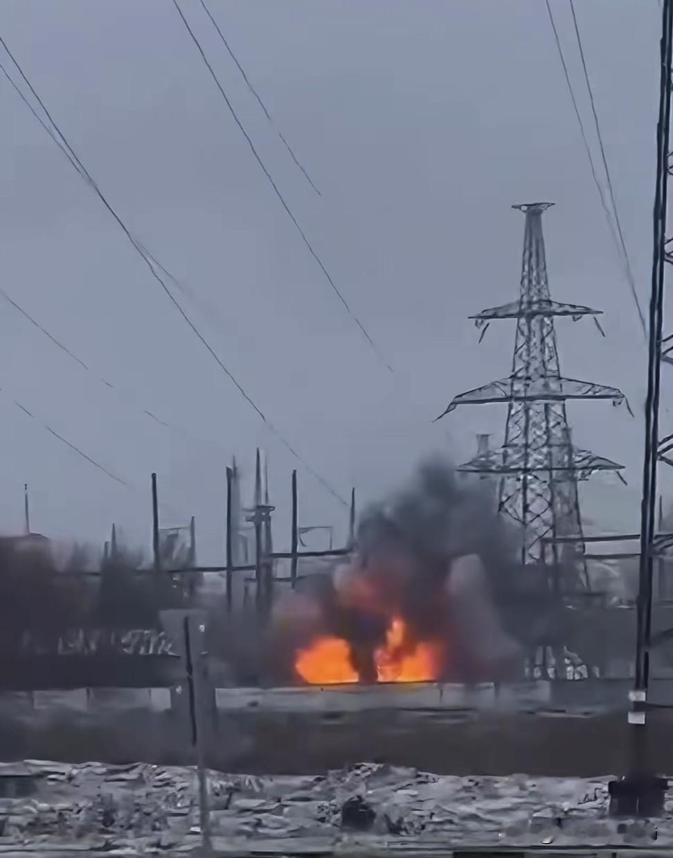 当地时间2月23日，乌军再次袭击了俄占克里米亚地区，重点轰炸了黑海舰队第15独立