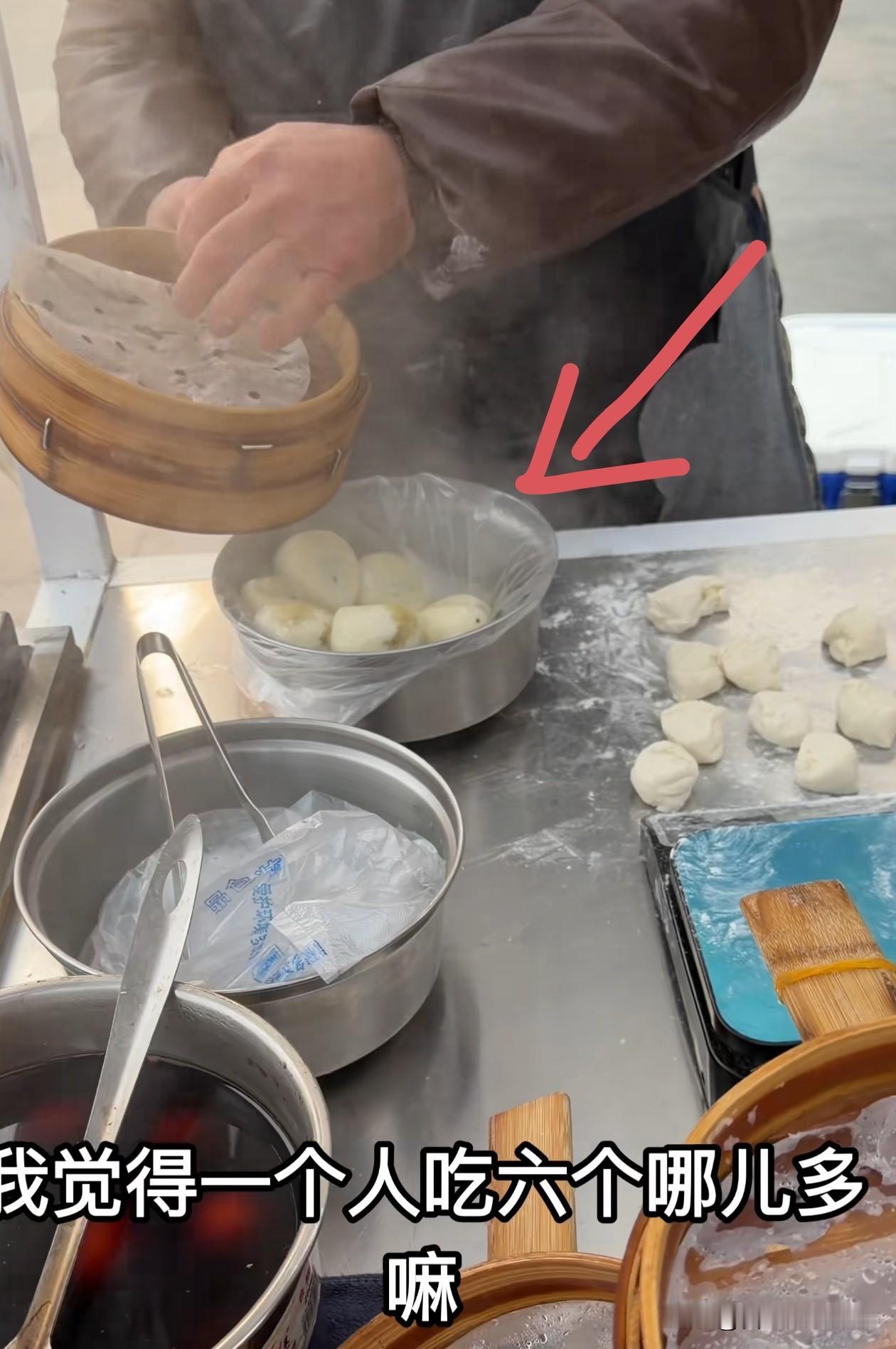 南方网友饿了有多能吃？本来准备炫6个包子，为了证明自己的饭量大，他最后选择了一提