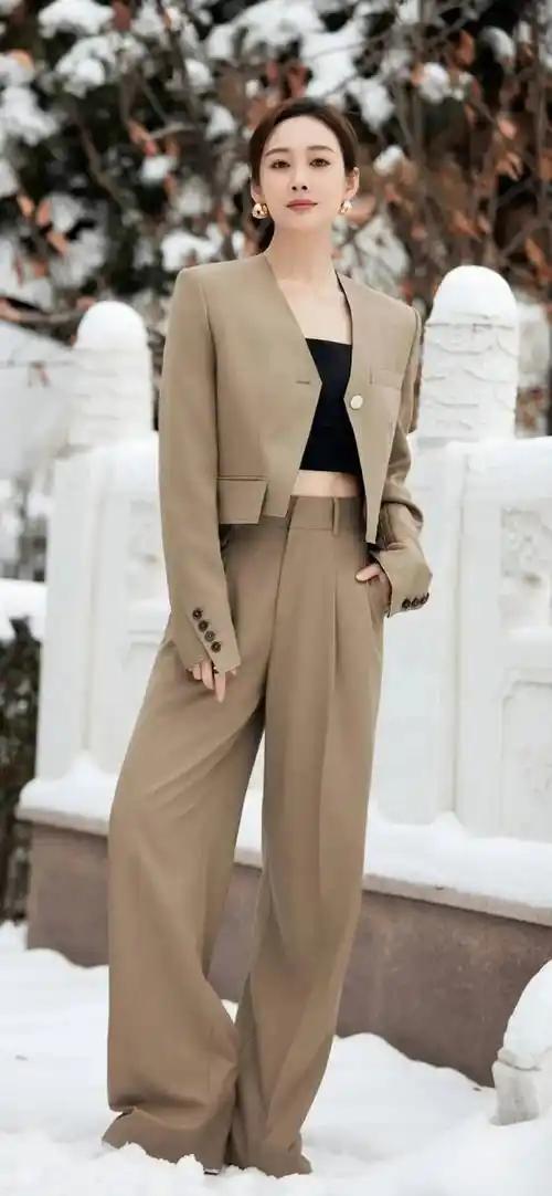 演员李纯说：“有一次，我在我的经纪人家里看电视，看那个《披荆斩棘的哥哥》，我看到