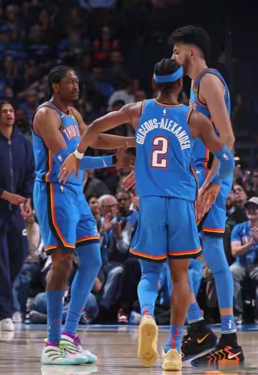 雷霆咋会是这么个球队啊，简直就是让人跌破眼镜，难怪夺冠了都没多少球迷关注。咱就