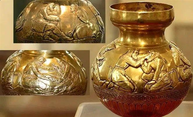出土于克里米亚刻赤（Kerch）附近库尔-奥巴（Kul-Oba）斯基泰古冢的一件