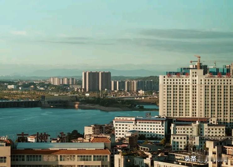 湖南最适合当省会的是益阳，绝非长沙或岳阳，更不用说郴州了一直聊湖南省会，大