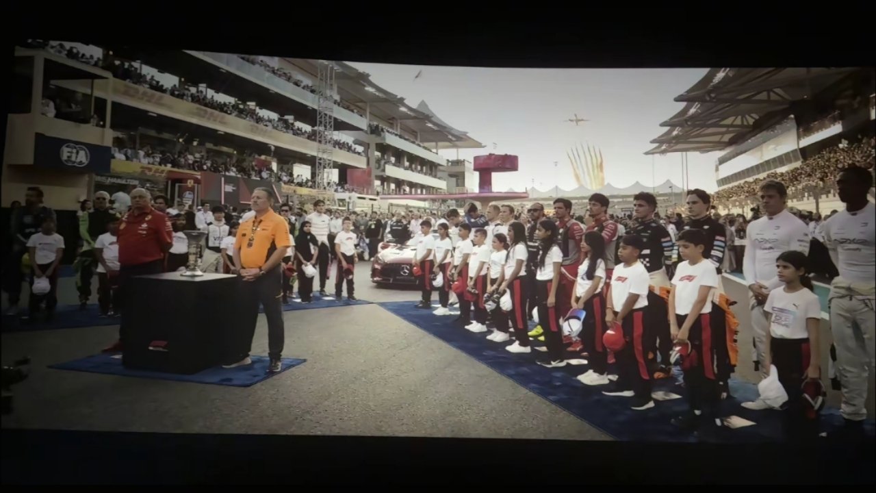 周冠宇看F1狂飙飞车后发文小周不仅仅名字出现在了电影中[大笑]期待小周重返赛场